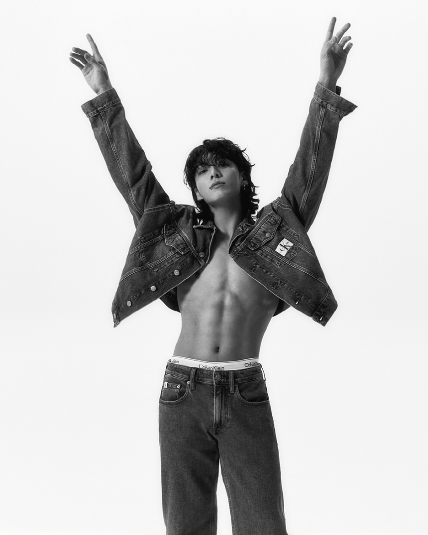 Cổ phiếu Calvin Klein tặng mạnh sau hợp tác với Jungkook BTS - Ảnh 1.