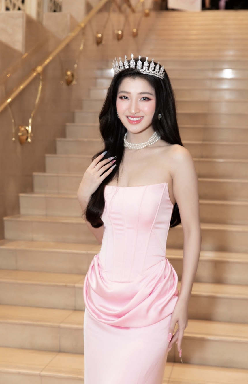 Biểu cảm hài hước của Á hậu Kiều Loan trước màn catwalk khó hiểu từ Mai Phương và Bảo Ngọc - Ảnh 4.