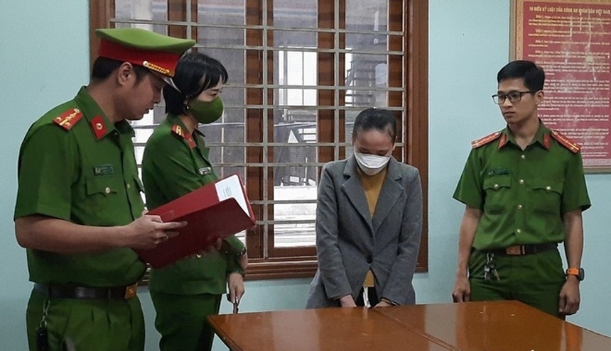 Bắt tạm giam Phó Giám đốc Phòng Giao dịch ngân hàng lừa đảo chiếm đoạt tài sản - Ảnh 1.