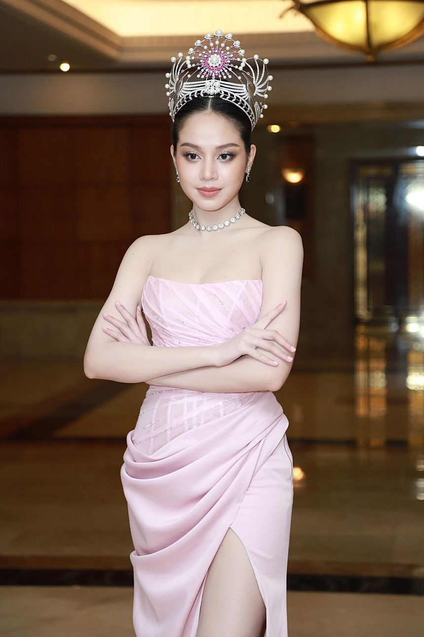 Dàn Hoa - Á hậu đình đám quy tụ: Thanh Thủy thăng hạng rõ rệt hậu "dao kéo", "thần tiên tỷ tỷ thế hệ mới" lần này hơi "xu" - Ảnh 1.