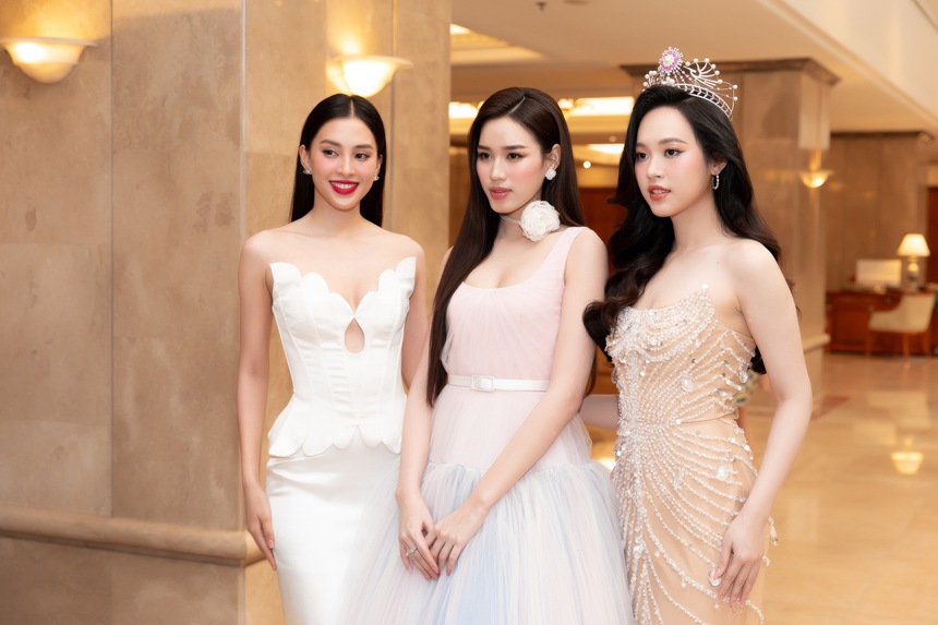 'Vũ trụ mỹ nhân' đổ bộ thảm đỏ: Mai Phương cùng dàn hậu gen Z đọ sắc 'căng đét', Thanh Thủy và Kiều Loan lộ diện gây chú ý - Ảnh 13.