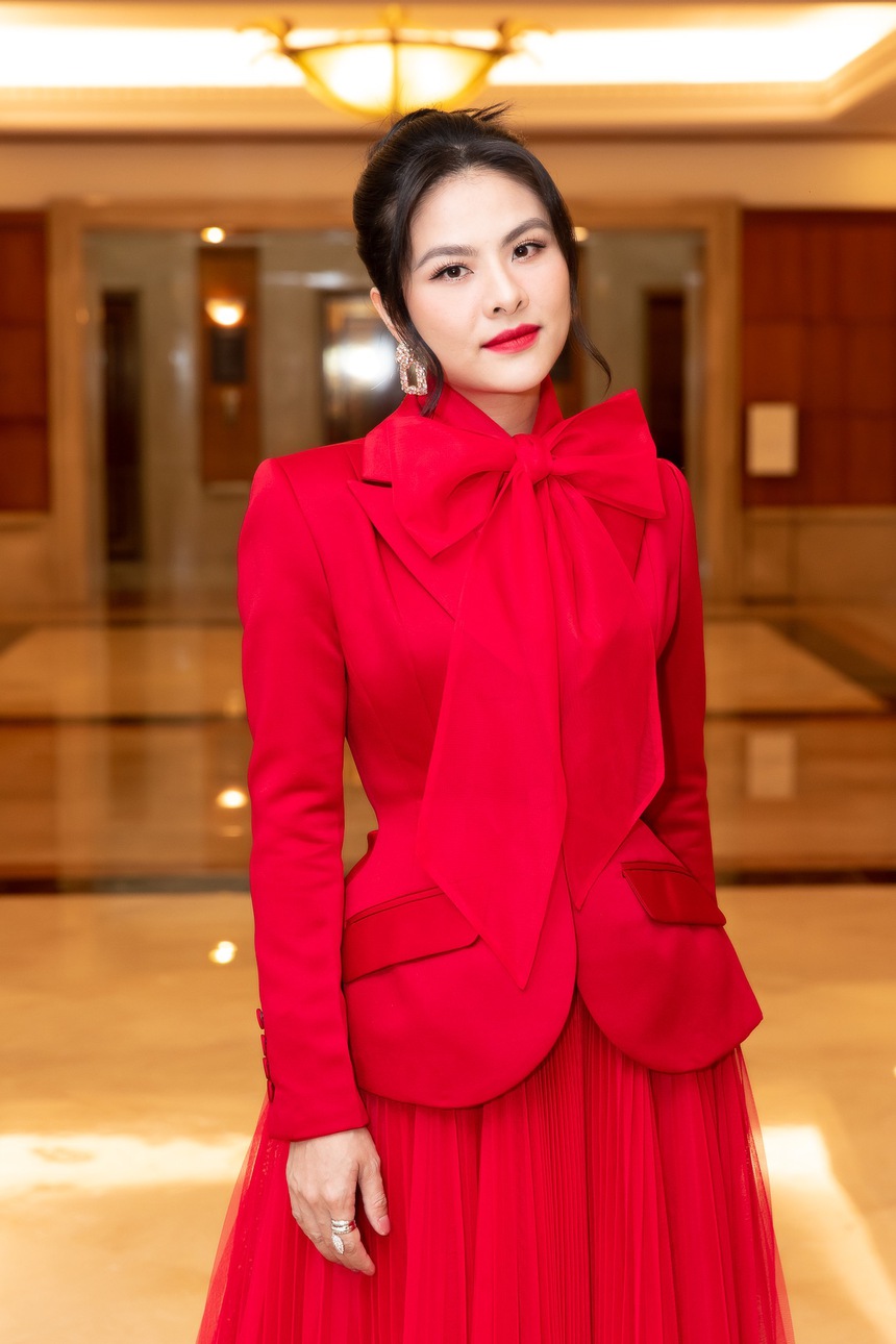 'Vũ trụ mỹ nhân' đổ bộ thảm đỏ: Mai Phương cùng dàn hậu gen Z đọ sắc 'căng đét', Thanh Thủy và Kiều Loan lộ diện gây chú ý - Ảnh 14.