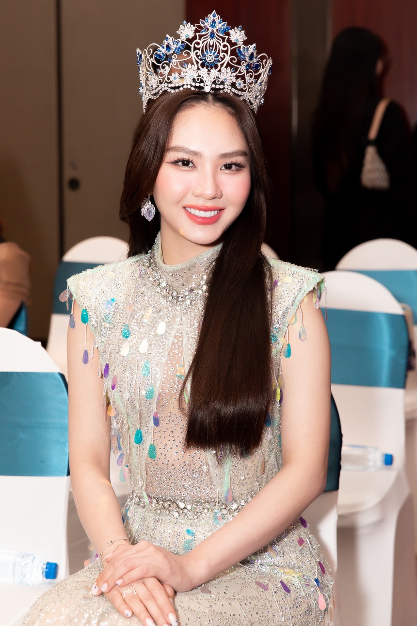 'Vũ trụ mỹ nhân' đổ bộ thảm đỏ: Mai Phương cùng dàn hậu gen Z đọ sắc 'căng đét', Thanh Thủy và Kiều Loan lộ diện gây chú ý - Ảnh 2.