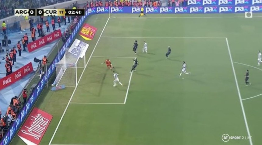 Lautaro lại 'đóng giả' Higuain, CĐV lo sợ Messi có thể bị đau tim - Ảnh 2. Lautaro lại 'đóng giả' Higuain, CĐV lo sợ Messi có thể bị đau tim - Ảnh 2.