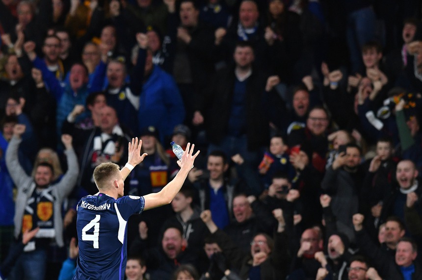 CĐV MU cầu xin Ten Hag cho McTominay chơi hàng công thay vì Weghorst - Ảnh 4.