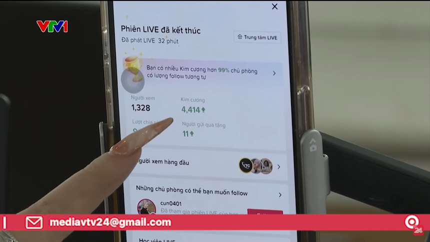 Có gì trong phóng sự học sinh cấp 2 nghiện xem PK trên TikTok, "lách luật" chuyển khoản chỉ để được gặp idol? - Ảnh 2. Có gì trong phóng sự học sinh cấp 2 nghiện xem PK trên TikTok, "lách luật" chuyển khoản chỉ để được gặp idol? - Ảnh 2.