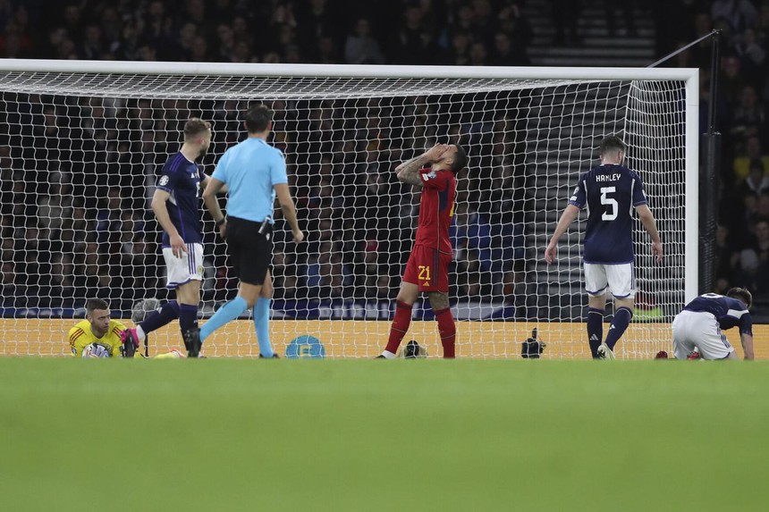 Tây Ban Nha thua sốc, Rodri chửi lối đá của Scotland là 'rác rưởi' - Ảnh 5.