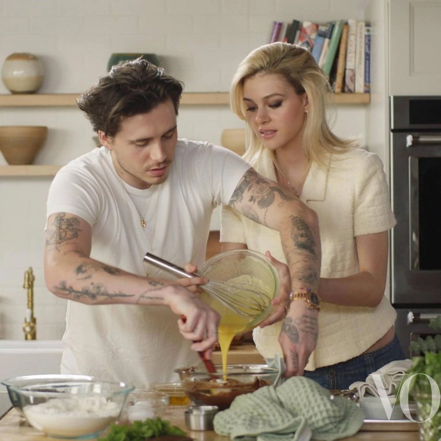 Diện đồ sang như gia đình triệu phú Beckham: Đeo toàn đồng hồ khủng, chiếc đắt nhất gần 24 tỷ đồng - Ảnh 5. Diện đồ sang như gia đình triệu phú Beckham: Đeo toàn đồng hồ khủng, chiếc đắt nhất gần 24 tỷ đồng - Ảnh 5.