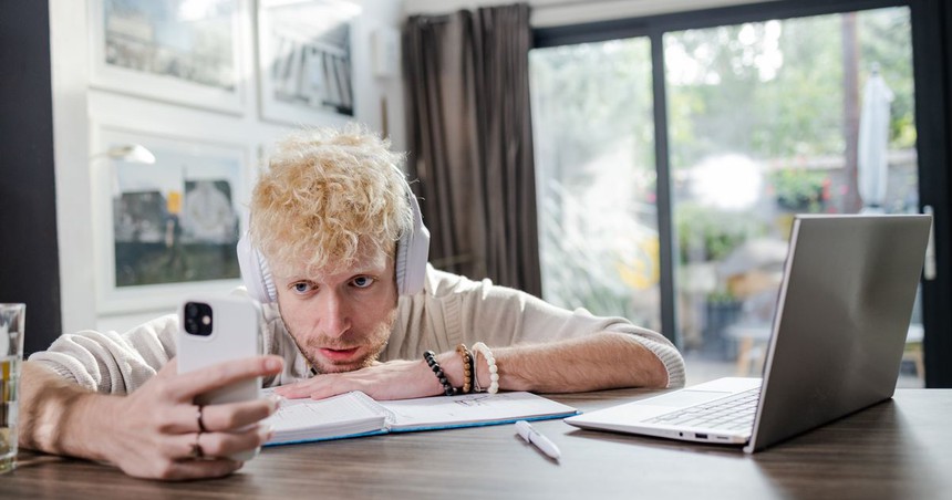 Xu hướng “ngày thứ 2 tối thiểu”: Khi Gen Z từ chối văn hóa bận rộn, làm việc ít nhất có thể để đối mặt với ngày đáng sợ nhất trong tuần - Ảnh 3. Xu hướng “ngày thứ 2 tối thiểu”: Khi Gen Z từ chối văn hóa bận rộn, làm việc ít nhất có thể để đối mặt với ngày đáng sợ nhất trong tuần - Ảnh 3.