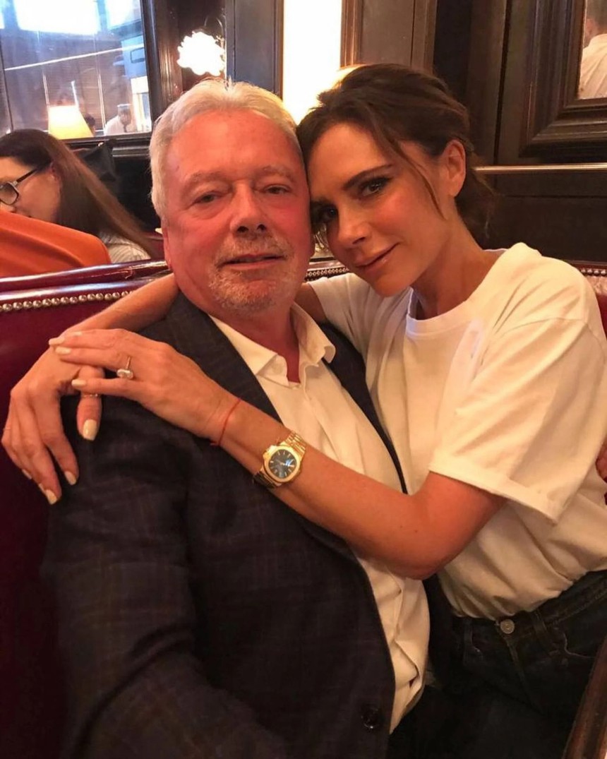 Diện đồ sang như gia đình triệu phú Beckham: Đeo toàn đồng hồ khủng, chiếc đắt nhất gần 24 tỷ đồng - Ảnh 3. Diện đồ sang như gia đình triệu phú Beckham: Đeo toàn đồng hồ khủng, chiếc đắt nhất gần 24 tỷ đồng - Ảnh 3.