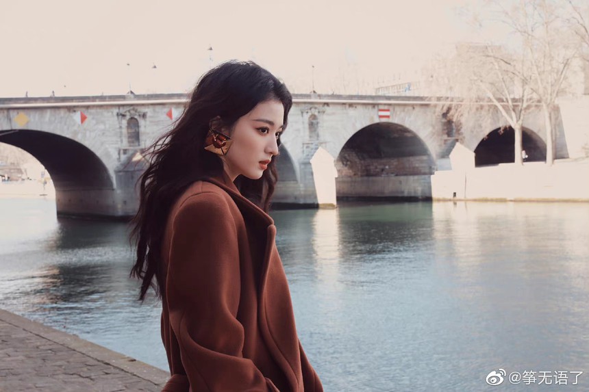 Vừa nổi tiếng, Vương Sở Nhiên lại nhận chỉ trích vì ‘cọ nhiệt’ đàn chị - Ảnh 6. Vừa nổi tiếng, Vương Sở Nhiên lại nhận chỉ trích vì ‘cọ nhiệt’ đàn chị - Ảnh 6.