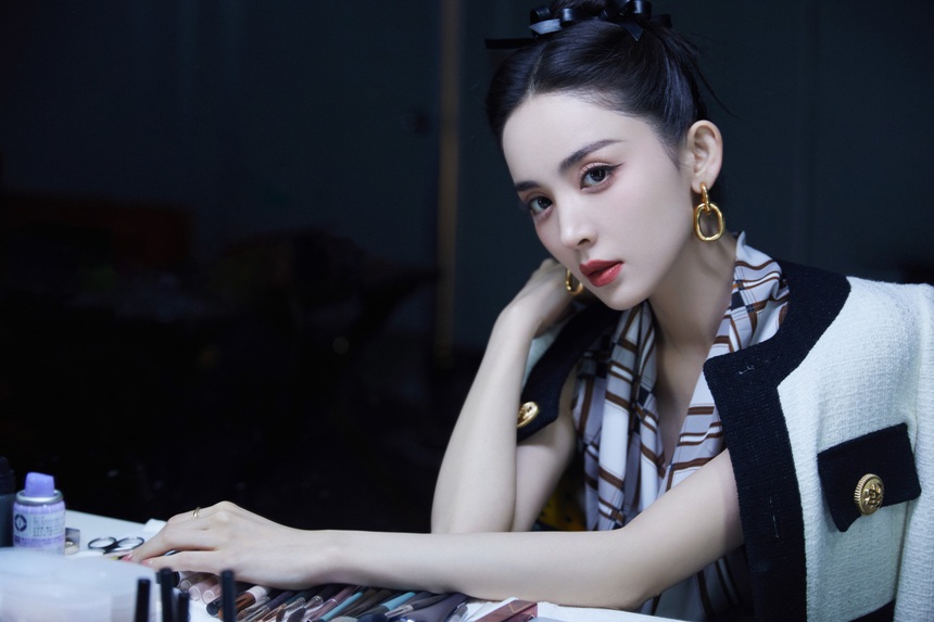 (TIN T7) 3 sao nữ 'bất tài' nhưng vẫn nổi như cồn của C-biz: Cổ Lực Na Trát chưa so được với cái tên này - Ảnh 4.