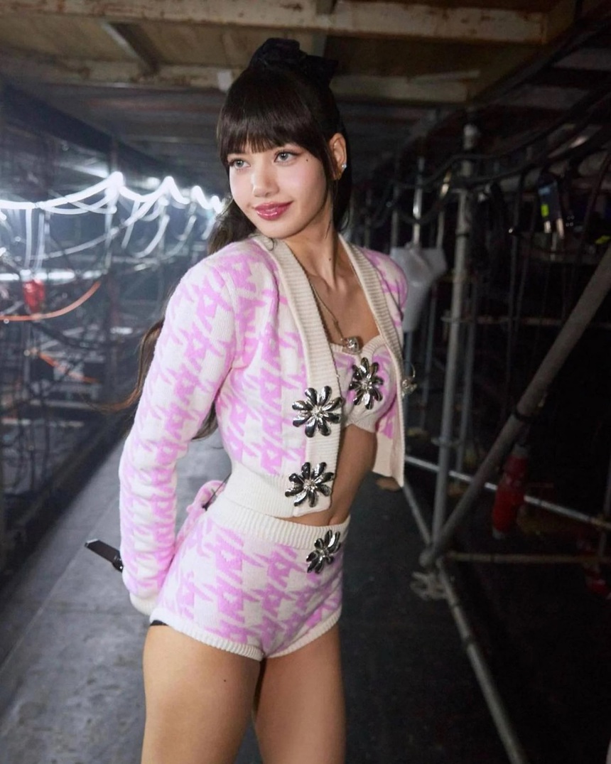 (Bài đăng thứ 7) 12 phong cách sành điệu nhất của Lisa Blackpink từ đầu năm đến nay - Ảnh 8.