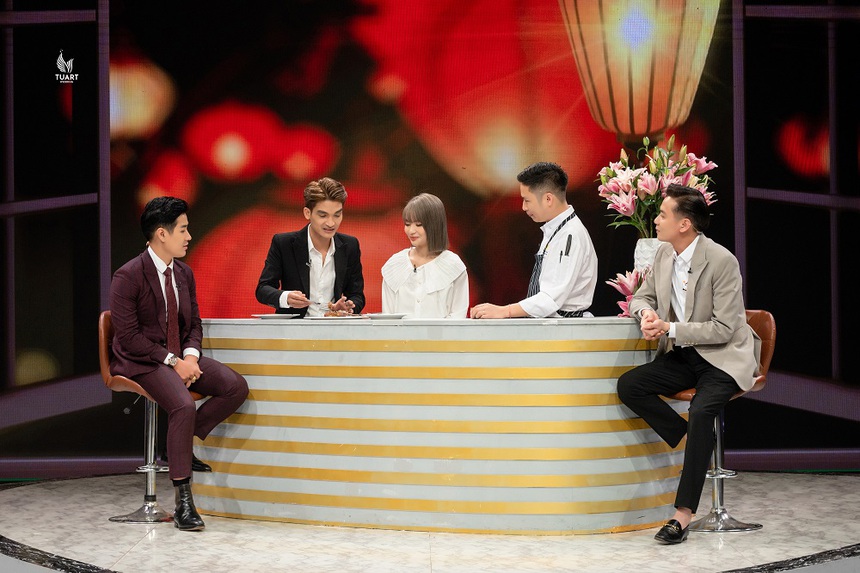 Mạc Văn Khoa: Từ bốc gạch, phục vụ tiệc cưới, suýt đi xuất khẩu lao động tới... nam chính 'siêu lừa' - Ảnh 2.