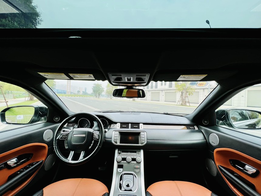 Chiếc Range Rover giá hơn 800 triệu đồng này sẽ khiến người dùng phải cân nhắc thay vì lựa chọn Corolla Cross 'kém sang' hơn - Ảnh 4. Chiếc Range Rover giá hơn 800 triệu đồng này sẽ khiến người dùng phải cân nhắc thay vì lựa chọn Corolla Cross 'kém sang' hơn - Ảnh 4.