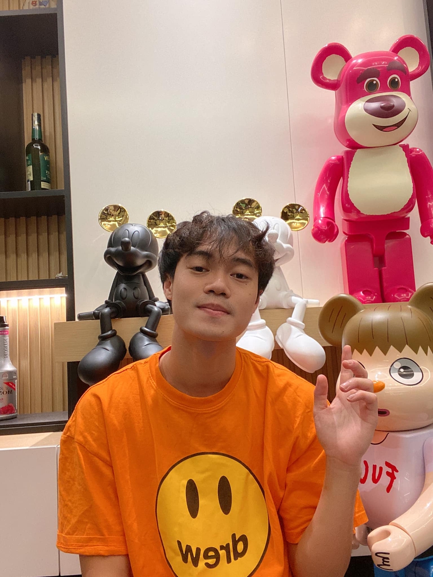 Văn Toàn than tóc ít thỉ lệ thuận với tiền nhưng ai cũng biết anh 'rich' với bộ sưu tập đồ chơi cả trăm triệu đồng - Ảnh 2. Văn Toàn than tóc ít thỉ lệ thuận với tiền nhưng ai cũng biết anh 'rich' với bộ sưu tập đồ chơi cả trăm triệu đồng - Ảnh 2.