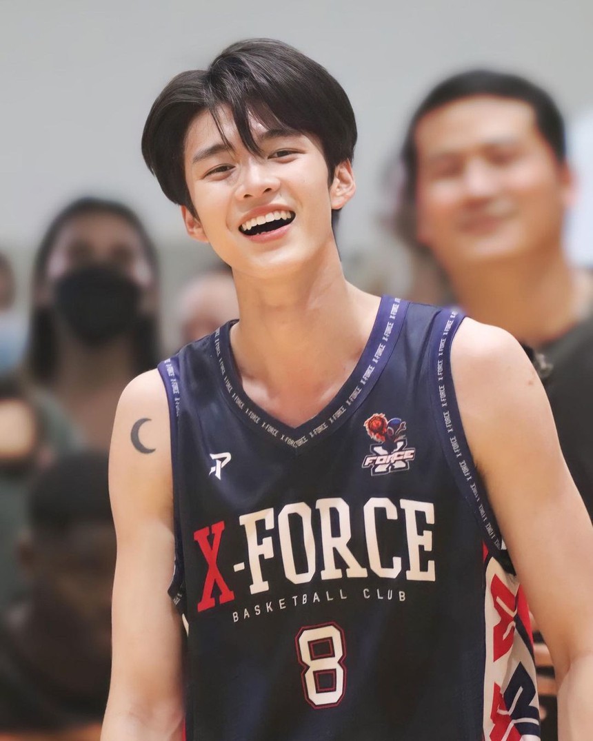 Nam thần bóng rổ 1m90 kiêm người mẫu, diễn viên phim boylove Thái Lan gây bão mạng khi làm cầu thủ bóng đá - Ảnh 5. Nam thần bóng rổ 1m90 kiêm người mẫu, diễn viên phim boylove Thái Lan gây bão mạng khi làm cầu thủ bóng đá - Ảnh 5.