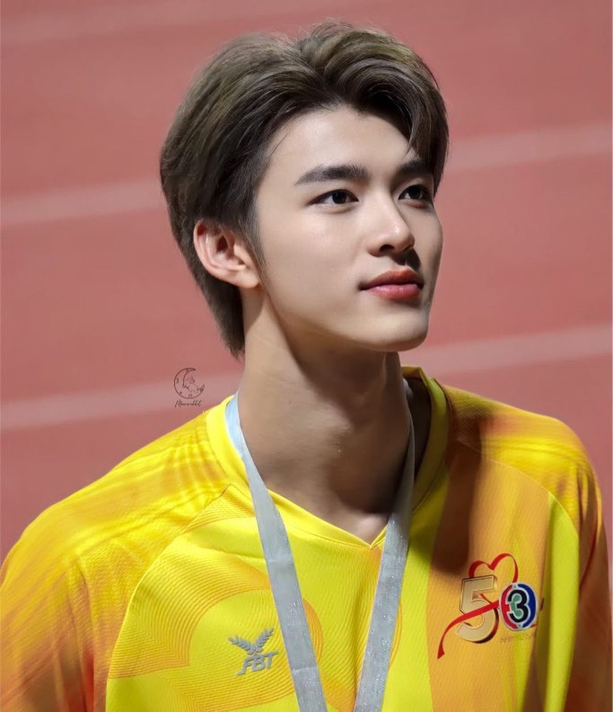 Nam thần bóng rổ 1m90 kiêm người mẫu, diễn viên phim boylove Thái Lan gây bão mạng khi làm cầu thủ bóng đá - Ảnh 1. Nam thần bóng rổ 1m90 kiêm người mẫu, diễn viên phim boylove Thái Lan gây bão mạng khi làm cầu thủ bóng đá - Ảnh 1.