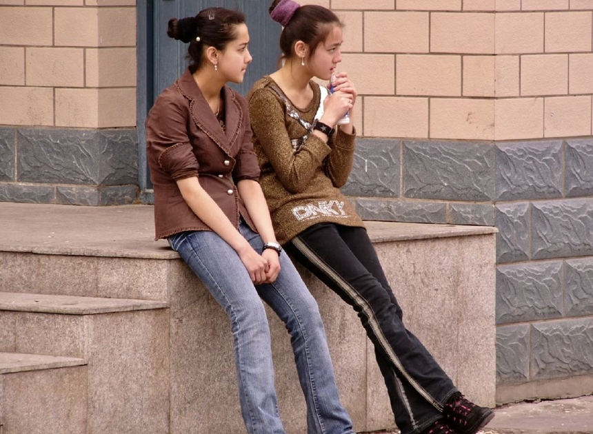 Địch Lệ Nhiệt Ba lộ ảnh năm 15 tuổi: Nhan sắc khác lạ gây bất ngờ! - Ảnh 3. Địch Lệ Nhiệt Ba lộ ảnh năm 15 tuổi: Nhan sắc khác lạ gây bất ngờ! - Ảnh 3.