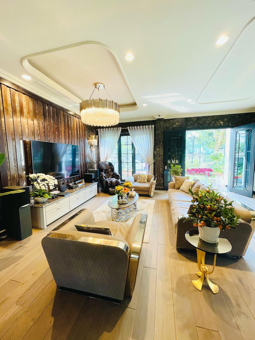 Gia sản giàu có của nữ diễn viên từng thuê thiết kế riêng 100 bộ quần áo để đóng phim VTV - Ảnh 5.