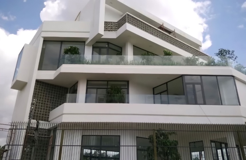 Cơ ngơi hoành tráng của Lý Hải: Biệt thự 40 tỷ như "khu sinh thái", nhà ở ngoại thành rộng đến vài trăm m2 - Ảnh 2. Cơ ngơi hoành tráng của Lý Hải: Biệt thự 40 tỷ như "khu sinh thái", nhà ở ngoại thành rộng đến vài trăm m2 - Ảnh 2.