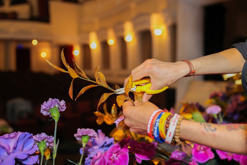 Lễ trao Giải Cống hiến 2023: Hội tụ hàng trăm loài hoa đẹp trong nước và nhiều nơi trên thế giới - Ảnh 7.