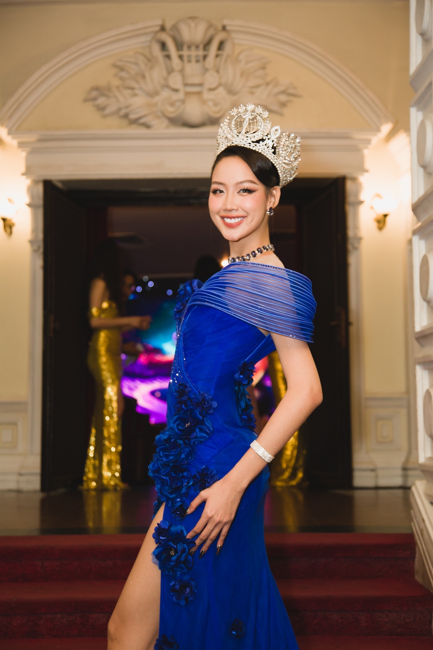 Tóc Tiên diện 'cây vàng' chiếm spotlight, Khổng Tú Quỳnh 'đại chiến' dàn hậu đình đám và Vũ. điển trai đổ bộ thảm đỏ hot nhất ngày - Ảnh 6. Tóc Tiên diện 'cây vàng' chiếm spotlight, Khổng Tú Quỳnh 'đại chiến' dàn hậu đình đám và Vũ. điển trai đổ bộ thảm đỏ hot nhất ngày - Ảnh 6.