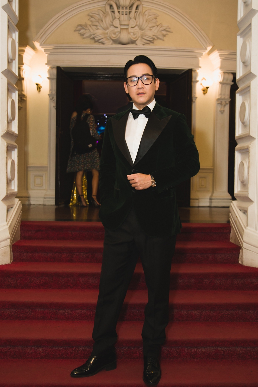 Tóc Tiên diện 'cây vàng' chiếm spotlight, Khổng Tú Quỳnh 'đại chiến' dàn hậu đình đám và Vũ. điển trai đổ bộ thảm đỏ hot nhất ngày - Ảnh 10. Tóc Tiên diện 'cây vàng' chiếm spotlight, Khổng Tú Quỳnh 'đại chiến' dàn hậu đình đám và Vũ. điển trai đổ bộ thảm đỏ hot nhất ngày - Ảnh 10.