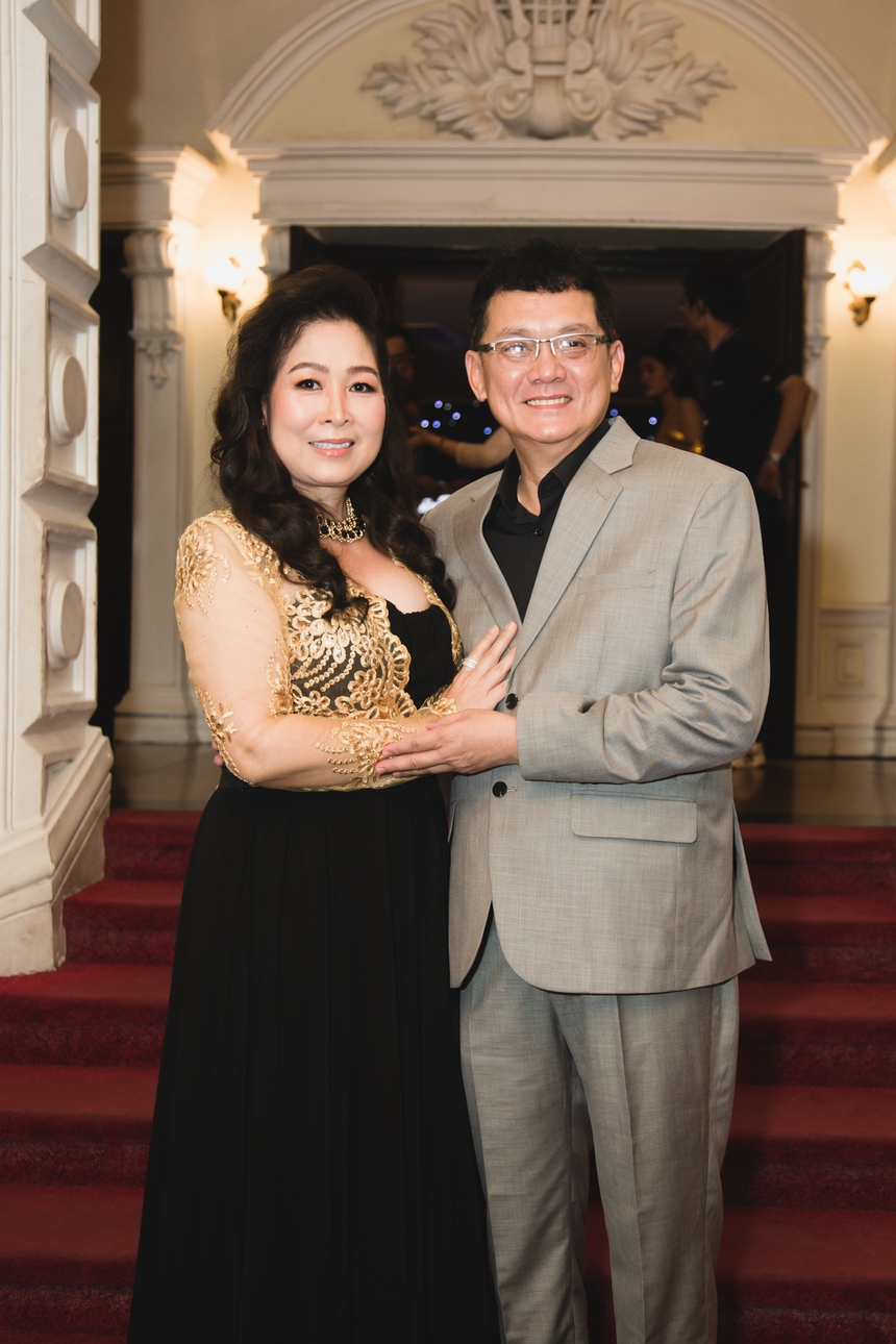 Tóc Tiên diện 'cây vàng' chiếm spotlight, Khổng Tú Quỳnh 'đại chiến' dàn hậu đình đám và Vũ. điển trai đổ bộ thảm đỏ hot nhất ngày - Ảnh 8. Tóc Tiên diện 'cây vàng' chiếm spotlight, Khổng Tú Quỳnh 'đại chiến' dàn hậu đình đám và Vũ. điển trai đổ bộ thảm đỏ hot nhất ngày - Ảnh 8.