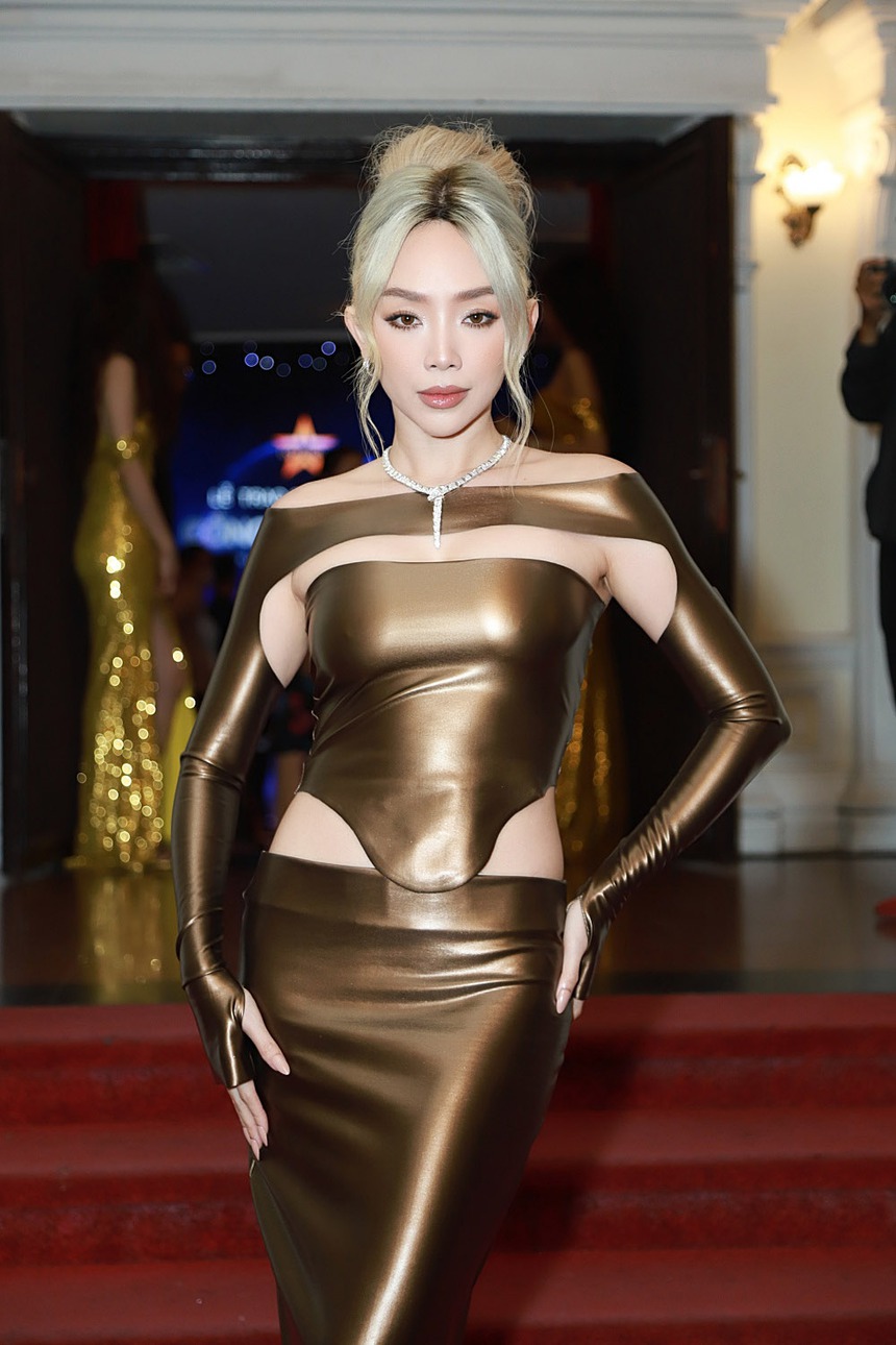 Thảm đỏ lễ trao giải Cống hiến 2023: Dàn Hoa - Á hậu đình đám hội ngộ, Công Vinh xuất hiện lẻ bóng thiếu vắng Thủy Tiên - Ảnh 8. Thảm đỏ lễ trao giải Cống hiến 2023: Dàn Hoa - Á hậu đình đám hội ngộ, Công Vinh xuất hiện lẻ bóng thiếu vắng Thủy Tiên - Ảnh 8.