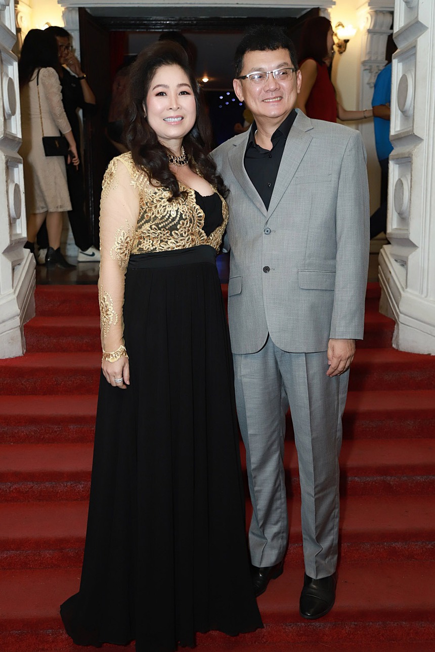 Thảm đỏ lễ trao giải Cống hiến 2023: Dàn Hoa - Á hậu đình đám hội ngộ, Công Vinh xuất hiện lẻ bóng thiếu vắng Thủy Tiên - Ảnh 3. Thảm đỏ lễ trao giải Cống hiến 2023: Dàn Hoa - Á hậu đình đám hội ngộ, Công Vinh xuất hiện lẻ bóng thiếu vắng Thủy Tiên - Ảnh 3.