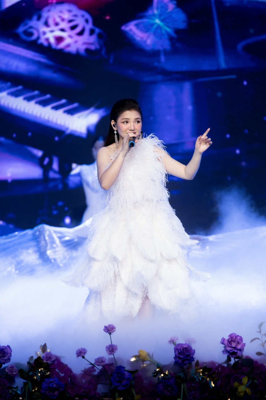 Cống hiến 2023: Hoàng Thùy Linh bật khóc ôm chầm Tóc Tiên khi 'đại thắng', Mỹ Tâm - MONO đều có giải mang về - Ảnh 12.