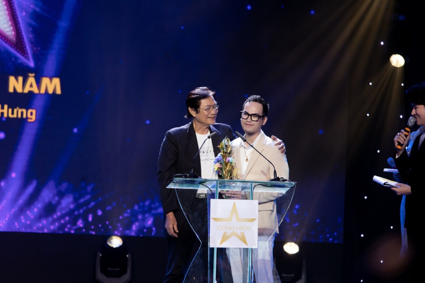 Cống hiến 2023: Hoàng Thùy Linh bật khóc ôm chầm Tóc Tiên khi 'đại thắng', Mỹ Tâm - MONO đều có giải mang về - Ảnh 7.