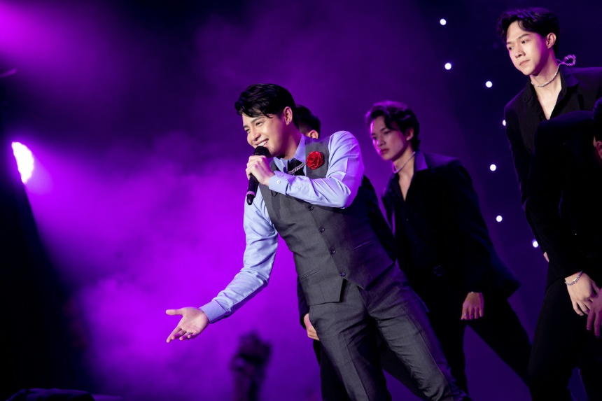 Cống hiến 2023: Hoàng Thùy Linh bật khóc ôm chầm Tóc Tiên khi 'đại thắng', Mỹ Tâm - MONO đều có giải mang về - Ảnh 16.