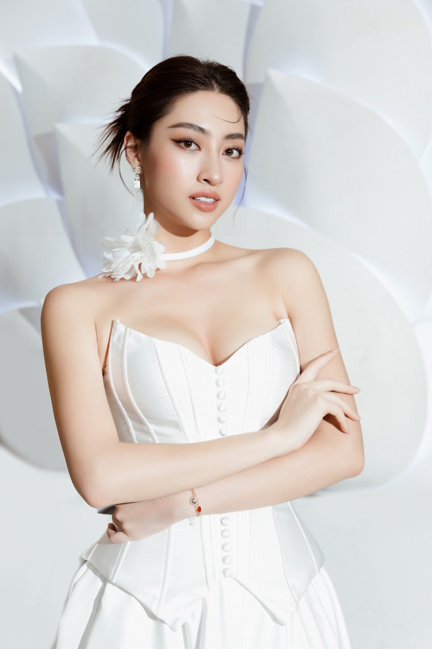 Hôm nay, trao giải Cống hiến 2023 - MC Cống hiến 2023 - Hoa hậu Lương Thùy Linh: 'Quan trọng nhất là sự thanh lịch, hiểu biết!' - Ảnh 1.