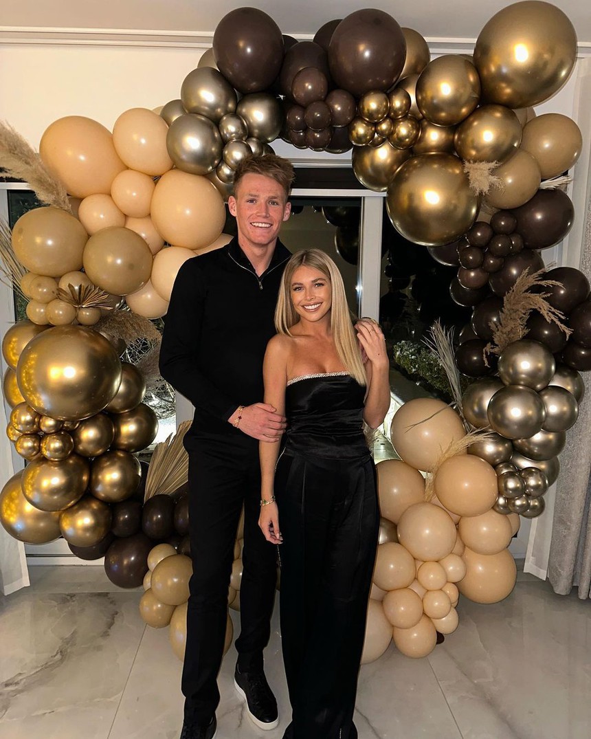 Bạn gái đẹp cỡ nào mà McTominay được khen là anh chàng may mắn - Ảnh 2.