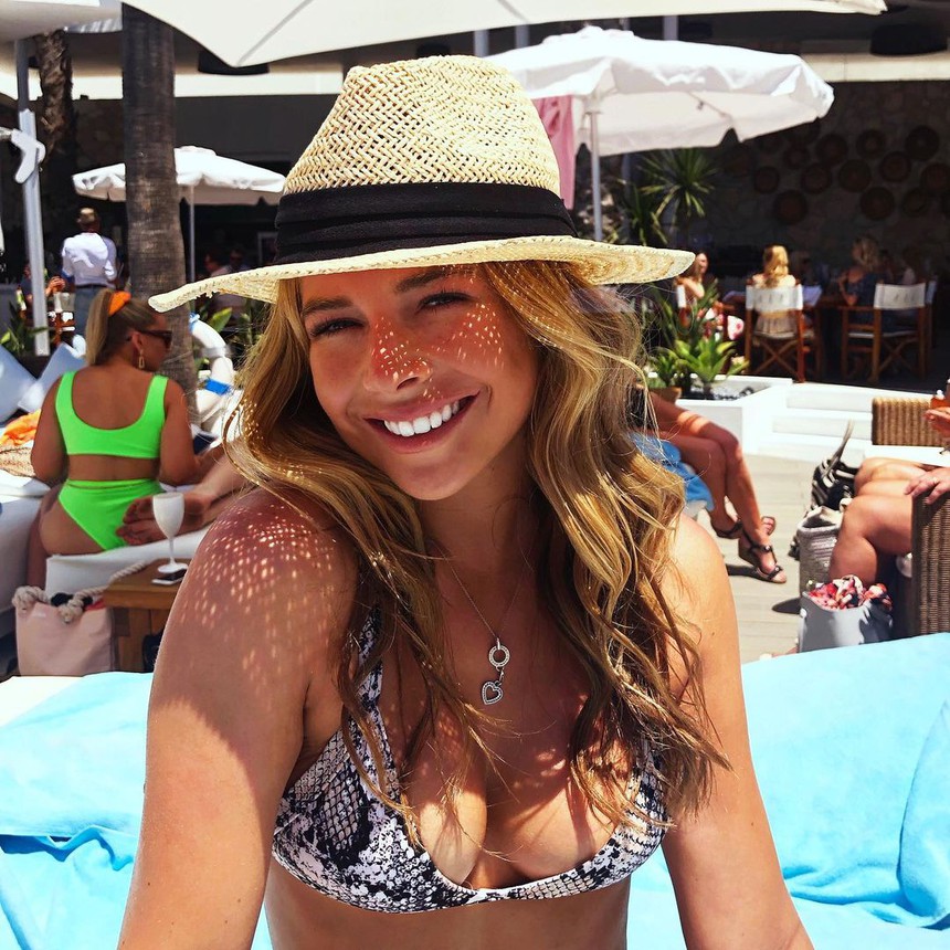 Bạn gái đẹp cỡ nào mà McTominay được khen là anh chàng may mắn - Ảnh 4.