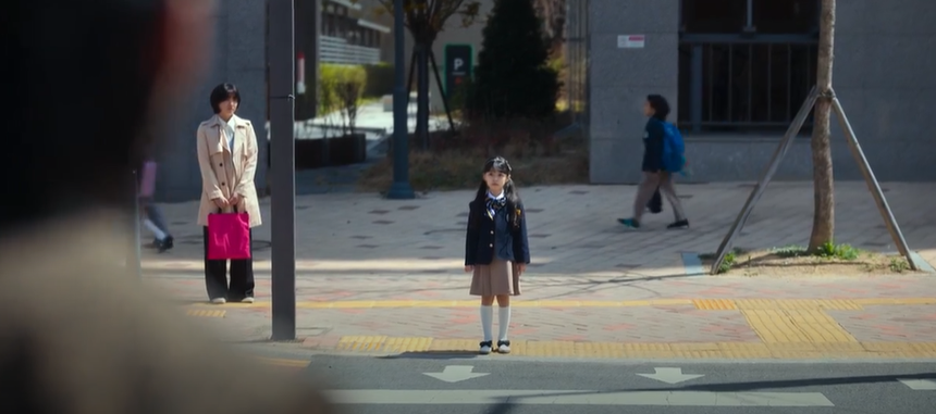 Dân mạng soi ra sao nhí The Glory là sản phẩm photoshop, bị thu nhỏ lại so với thực tế mà chẳng ai biết? - Ảnh 5. Dân mạng soi ra sao nhí The Glory là sản phẩm photoshop, bị thu nhỏ lại so với thực tế mà chẳng ai biết? - Ảnh 5.