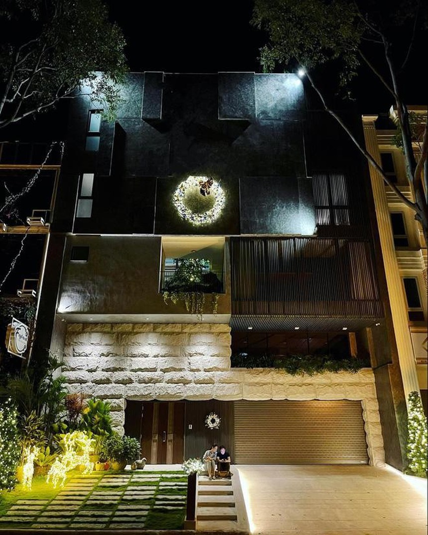 Cường đô la và Đàm Thu Trang sau 4 năm kết hôn: Ngày càng giàu sang, hạnh phúc, chuẩn bị đón thêm nhóc tì - Ảnh 7. Cường đô la và Đàm Thu Trang sau 4 năm kết hôn: Ngày càng giàu sang, hạnh phúc, chuẩn bị đón thêm nhóc tì - Ảnh 7.