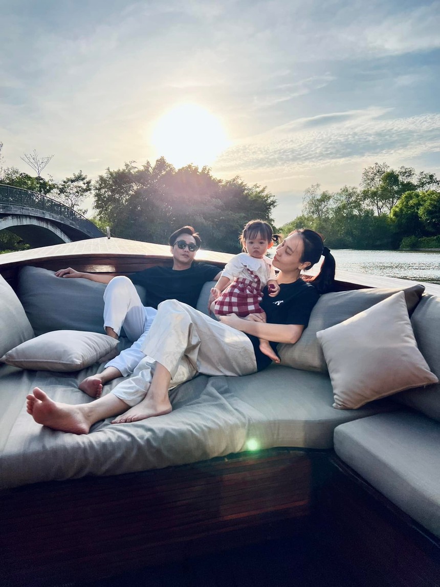 Cường đô la và Đàm Thu Trang sau 4 năm kết hôn: Ngày càng giàu sang, hạnh phúc, chuẩn bị đón thêm nhóc tì - Ảnh 1. Cường đô la và Đàm Thu Trang sau 4 năm kết hôn: Ngày càng giàu sang, hạnh phúc, chuẩn bị đón thêm nhóc tì - Ảnh 1.