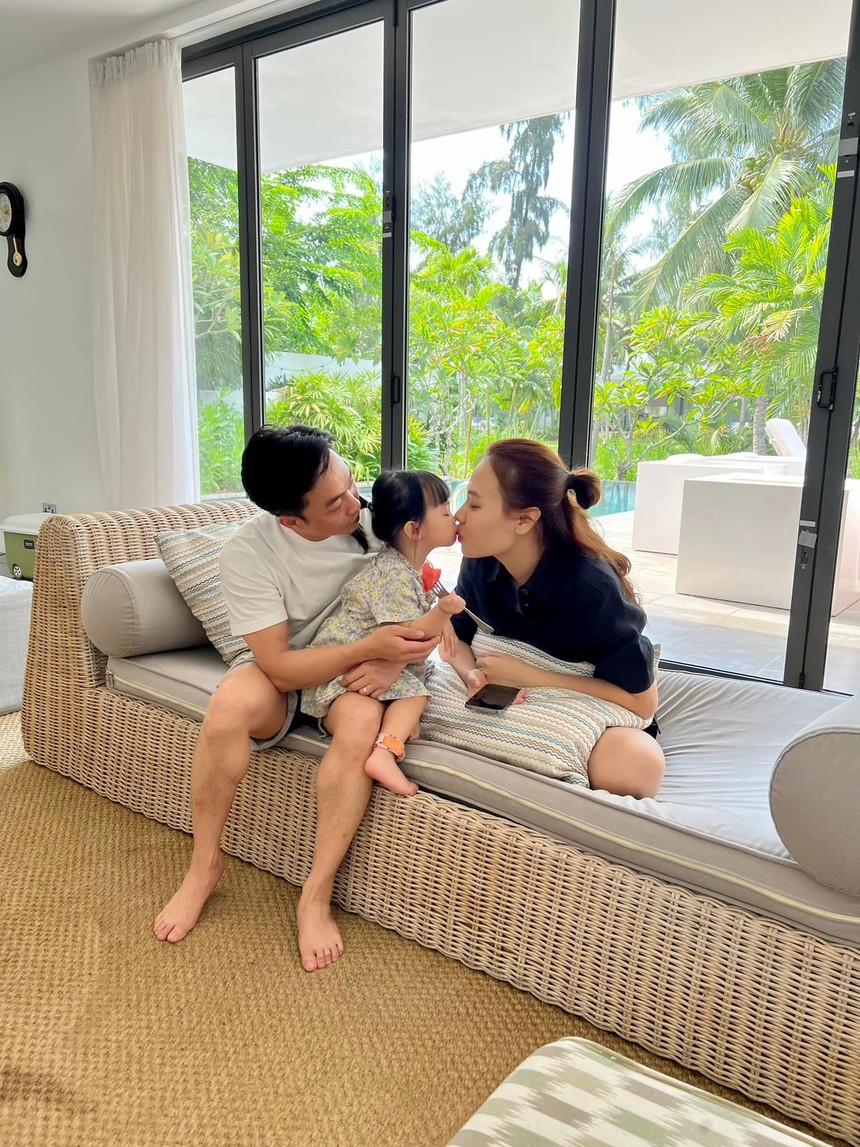 Cường đô la và Đàm Thu Trang sau 4 năm kết hôn: Ngày càng giàu sang, hạnh phúc, chuẩn bị đón thêm nhóc tì - Ảnh 2. Cường đô la và Đàm Thu Trang sau 4 năm kết hôn: Ngày càng giàu sang, hạnh phúc, chuẩn bị đón thêm nhóc tì - Ảnh 2.