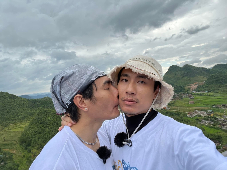 Phong độ nhan sắc bất thường của Kiều Minh Tuấn: Khi hoá thân thành 'ông chú', lúc hack tuổi thành trai Hàn Quốc lịch lãm, sốc nhất là khoảnh khắc này - Ảnh 13. Phong độ nhan sắc bất thường của Kiều Minh Tuấn: Khi hoá thân thành 'ông chú', lúc hack tuổi thành trai Hàn Quốc lịch lãm, sốc nhất là khoảnh khắc này - Ảnh 13.