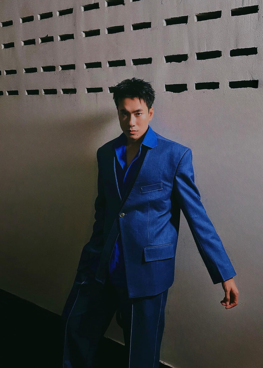 Phong độ nhan sắc bất thường của Kiều Minh Tuấn: Khi hoá thân thành 'ông chú', lúc hack tuổi thành trai Hàn Quốc lịch lãm, sốc nhất là khoảnh khắc này - Ảnh 4. Phong độ nhan sắc bất thường của Kiều Minh Tuấn: Khi hoá thân thành 'ông chú', lúc hack tuổi thành trai Hàn Quốc lịch lãm, sốc nhất là khoảnh khắc này - Ảnh 4.