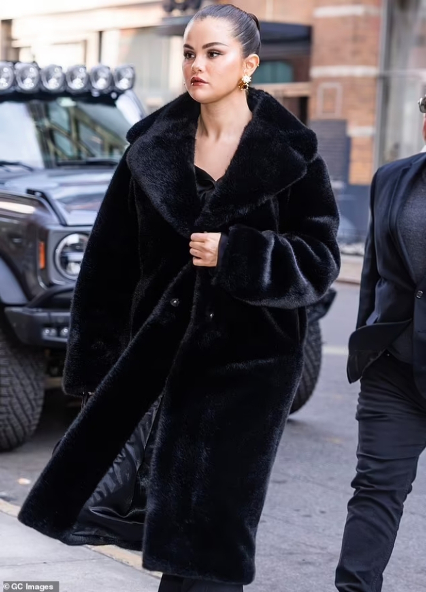 Selena Gomez lần đầu xuất hiện sau tin đồn hẹn hò Zayn Malik - Ảnh 4.