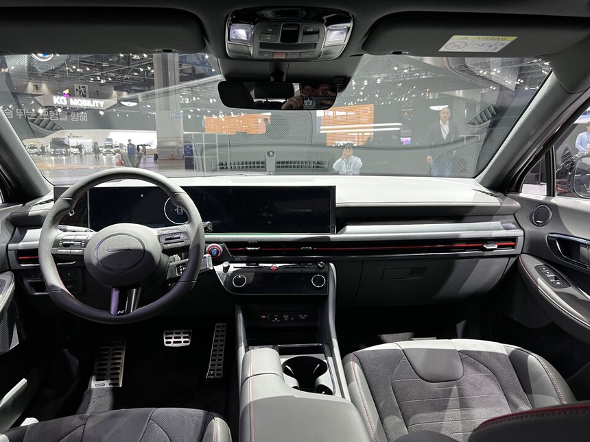 Trọn bộ ảnh Hyundai Sonata 2024 lần đầu trưng bày, hãng công bố động cơ nhưng lại giấu thông số quan trọng - Ảnh 3. Trọn bộ ảnh Hyundai Sonata 2024 lần đầu trưng bày, hãng công bố động cơ nhưng lại giấu thông số quan trọng - Ảnh 3.