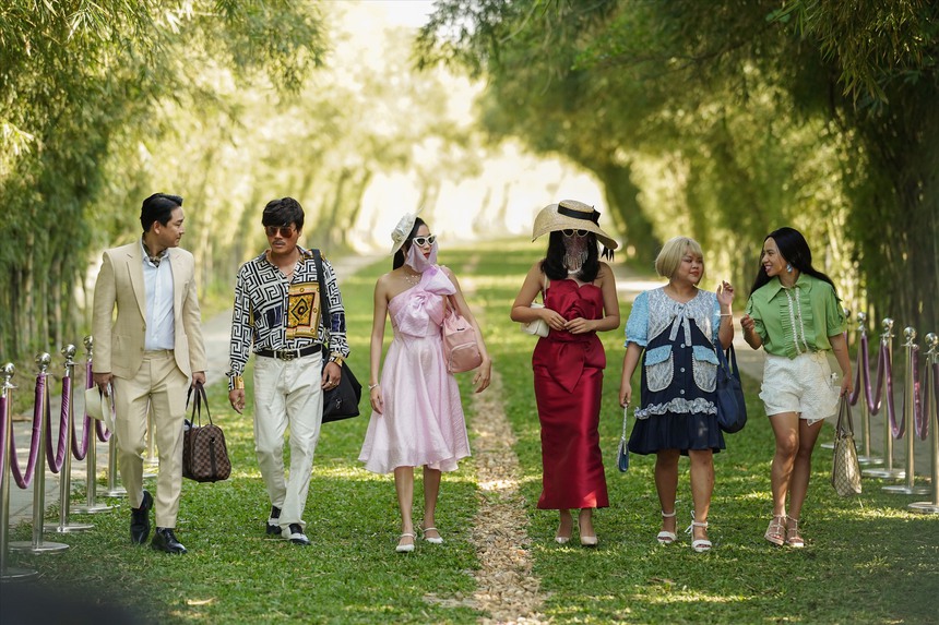 'Biệt đội rất ổn' nhưng nội dung bất ổn: Gánh hài vô tri chọc cười kém duyên - Ảnh 3. 'Biệt đội rất ổn' nhưng nội dung bất ổn: Gánh hài vô tri chọc cười kém duyên - Ảnh 3.