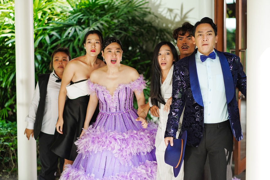 'Biệt đội rất ổn' nhưng nội dung bất ổn: Gánh hài vô tri chọc cười kém duyên - Ảnh 4. 'Biệt đội rất ổn' nhưng nội dung bất ổn: Gánh hài vô tri chọc cười kém duyên - Ảnh 4.