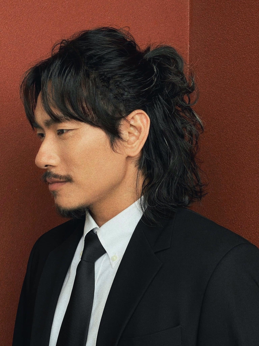 Phong độ nhan sắc bất thường của Kiều Minh Tuấn: Khi hoá thân thành 'ông chú', lúc hack tuổi thành trai Hàn Quốc lịch lãm, sốc nhất là khoảnh khắc này - Ảnh 9. Phong độ nhan sắc bất thường của Kiều Minh Tuấn: Khi hoá thân thành 'ông chú', lúc hack tuổi thành trai Hàn Quốc lịch lãm, sốc nhất là khoảnh khắc này - Ảnh 9.