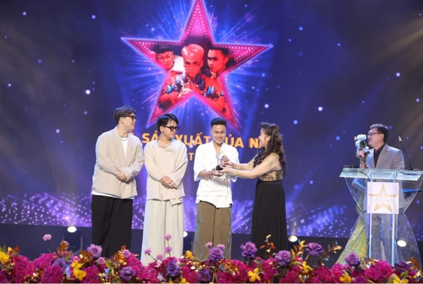 Cống hiến 2023: Loạt khoảnh khắc thăng hoa và cuộc đoàn tụ đẫm nước mắt giữa Hoàng Thùy Linh và Hứa Vĩ Văn - Ảnh 5. Cống hiến 2023: Loạt khoảnh khắc thăng hoa và cuộc đoàn tụ đẫm nước mắt giữa Hoàng Thùy Linh và Hứa Vĩ Văn - Ảnh 5.