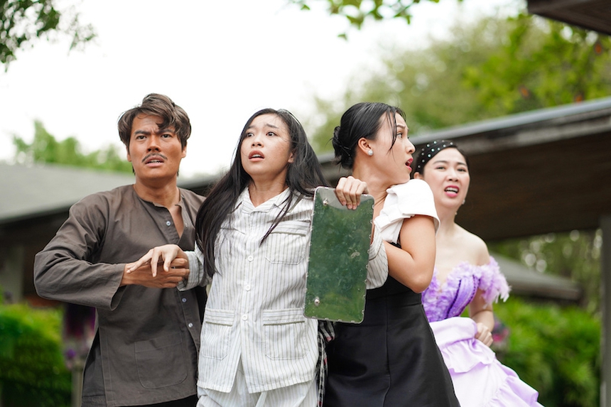 'Biệt đội rất ổn' nhưng nội dung bất ổn: Gánh hài vô tri chọc cười kém duyên - Ảnh 8. 'Biệt đội rất ổn' nhưng nội dung bất ổn: Gánh hài vô tri chọc cười kém duyên - Ảnh 8.